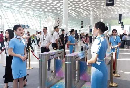 深圳宝安机场客户服务平台发布仪式：机场服务现场的来宾交流